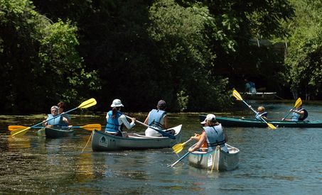 canoe-group-gallup-park